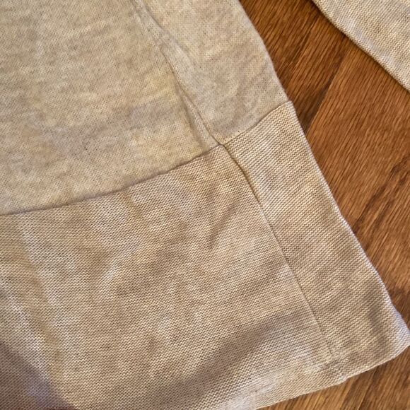 Vanilla Bay size small, very soft, long sweater, thin not heavy material - Picture 2 of 8